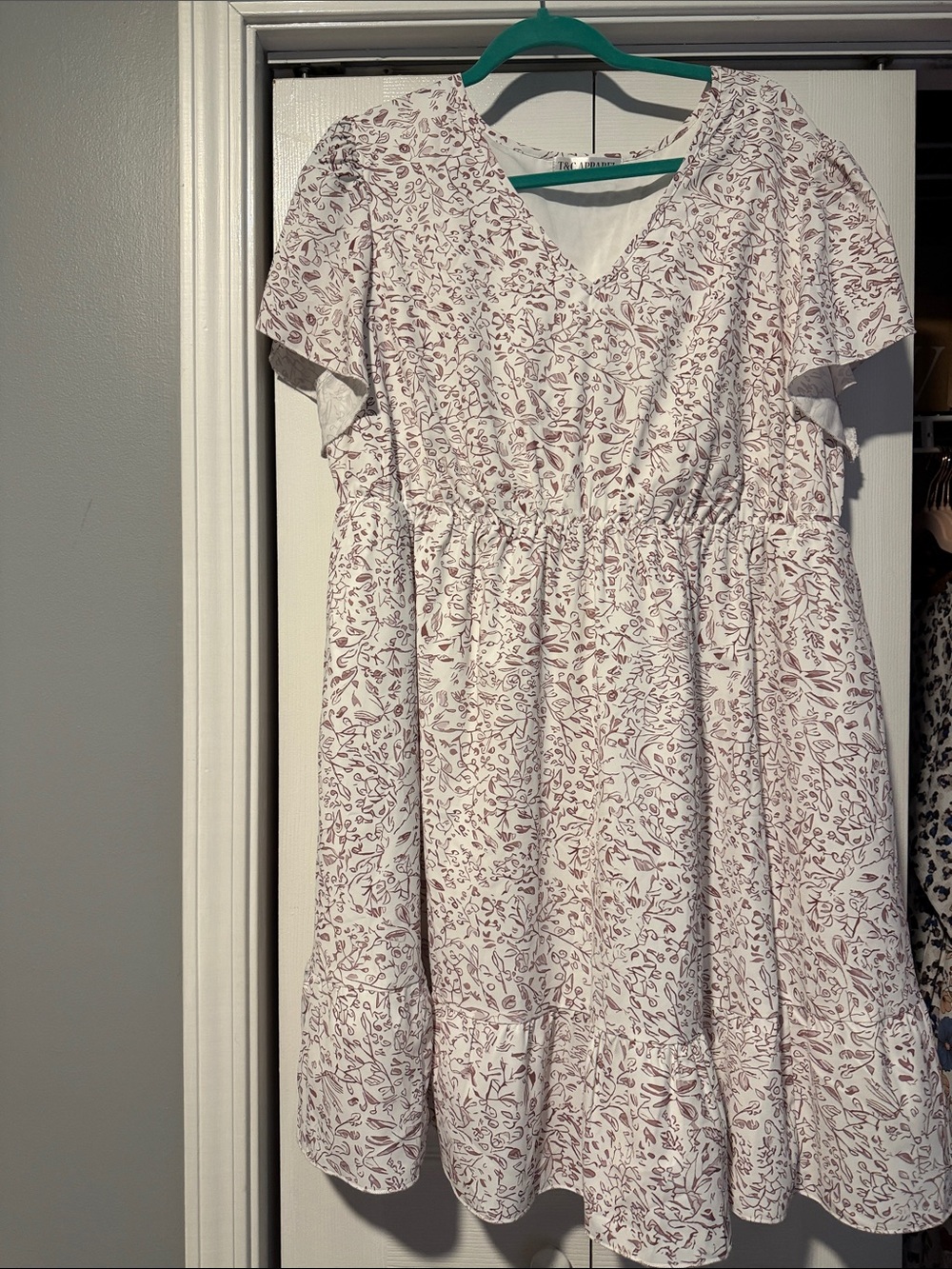 NWOT Women's White V‑Neck Tiered Casual Dress with Pink Leaf Print